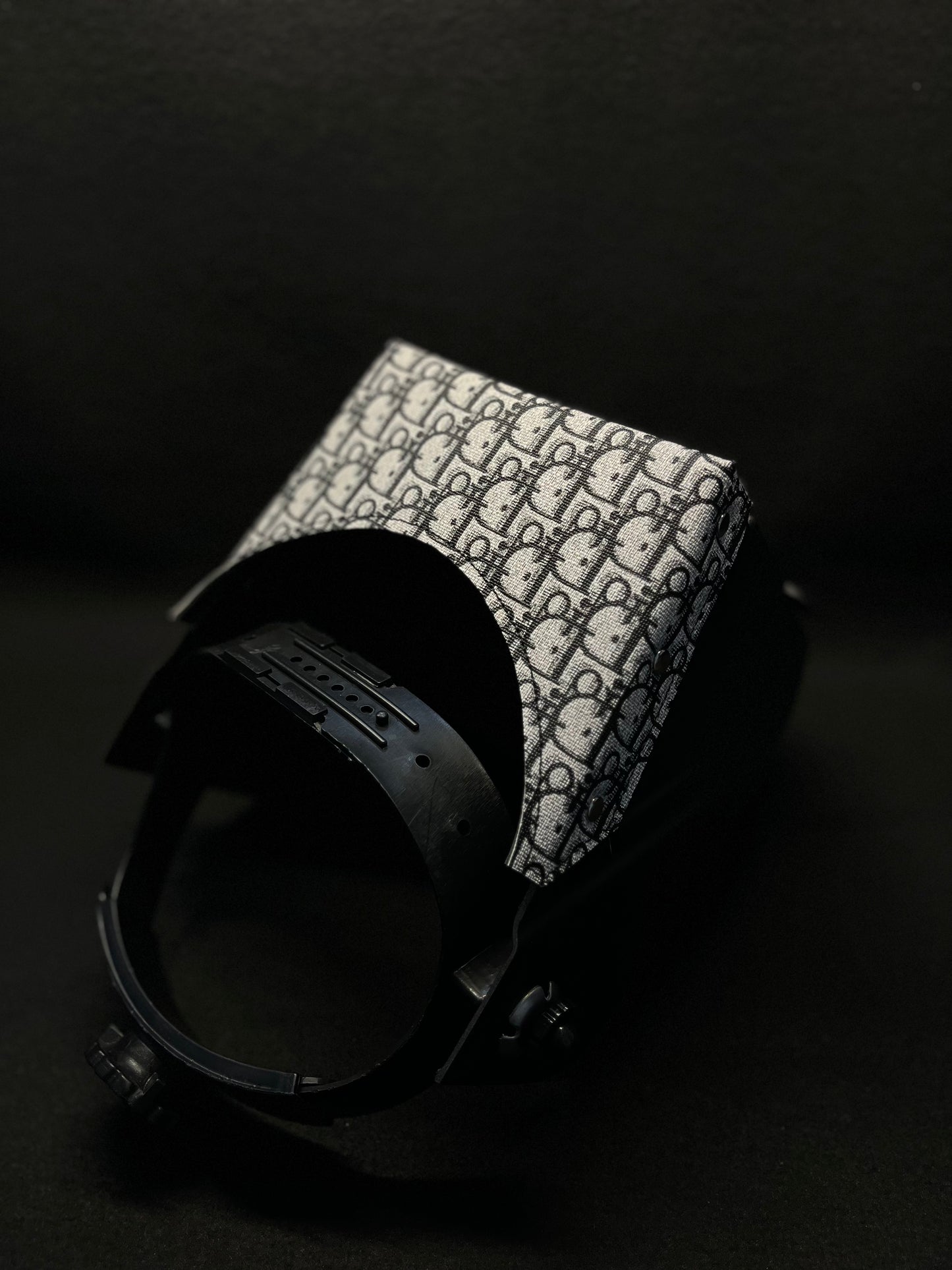 Black hood with a CD top bib