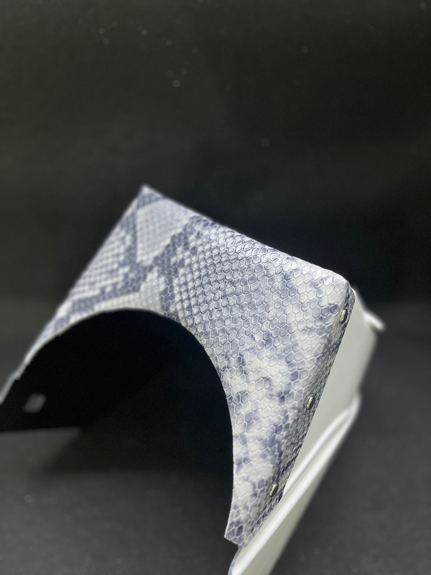 White hood with a snake print top bib