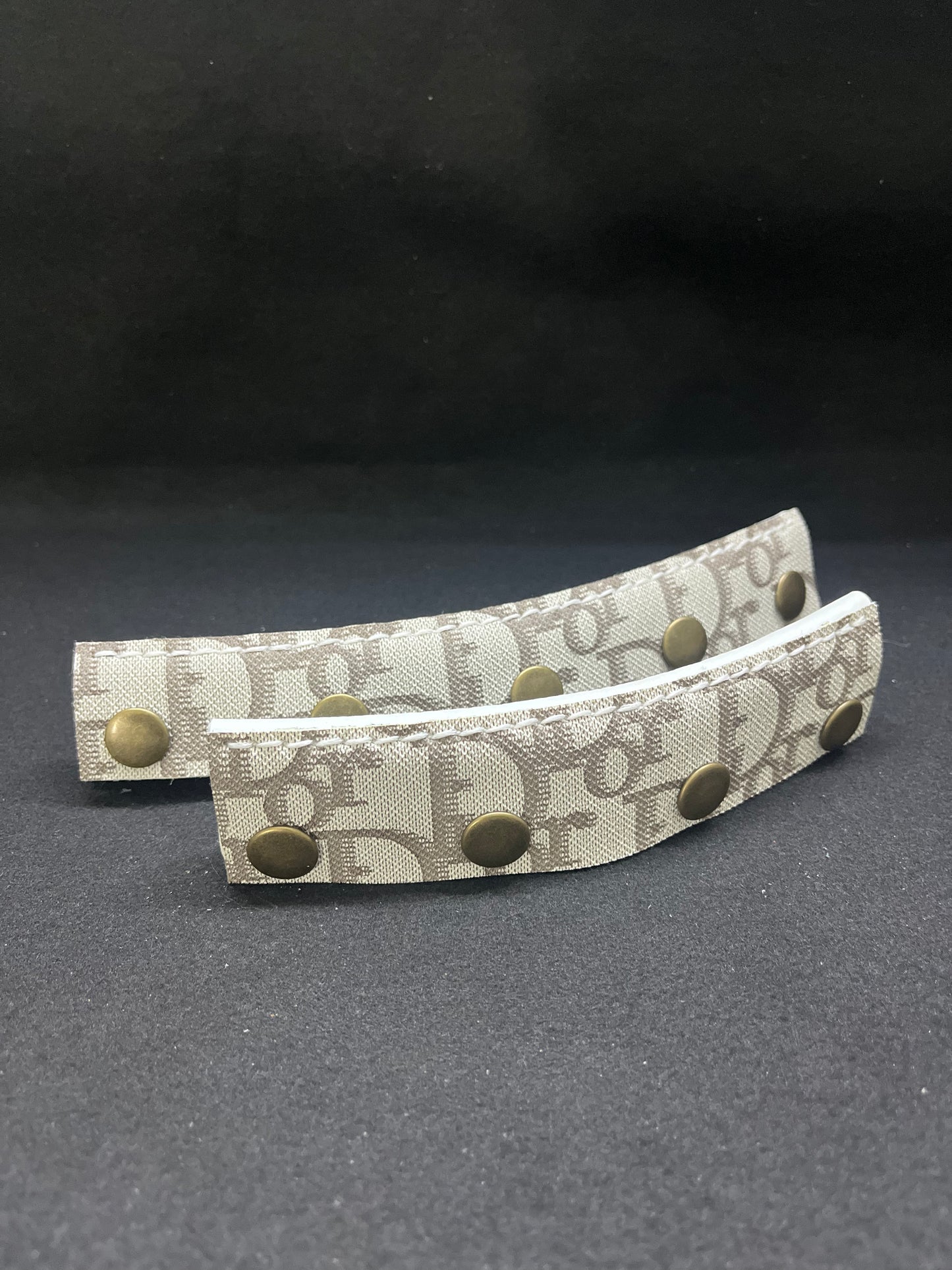 Beige set of CD headbands
