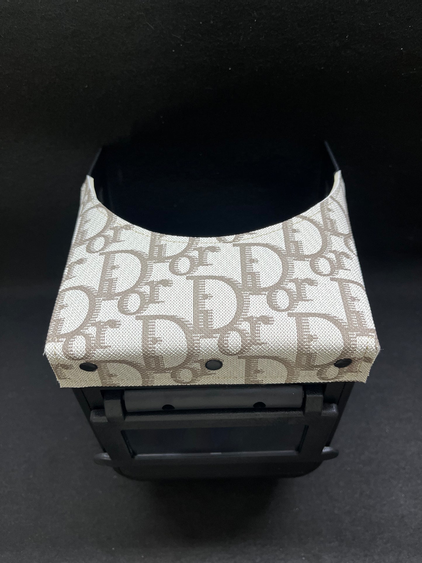 Black hood with a beige CD top