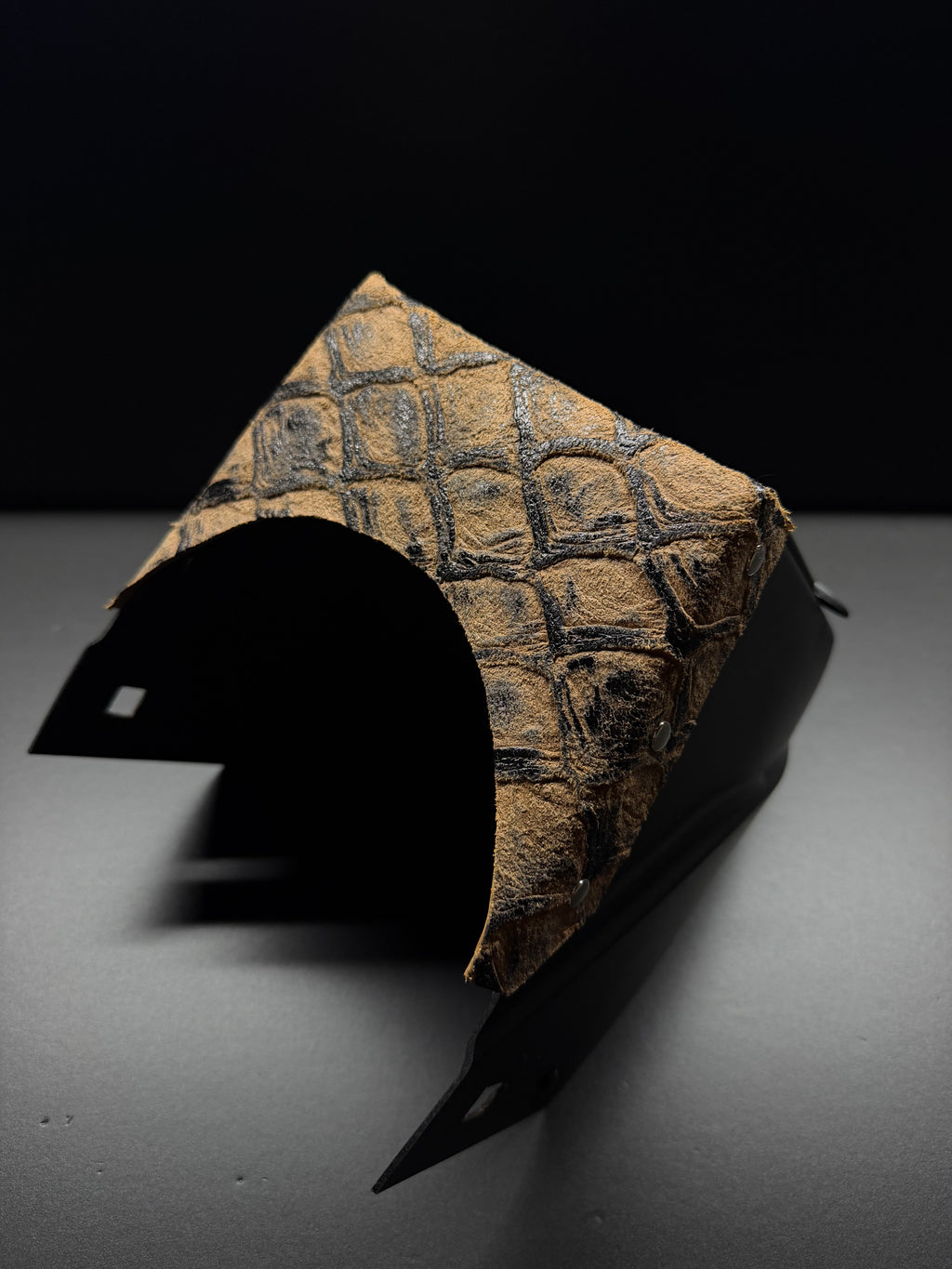 Black hood brown embossed fish top