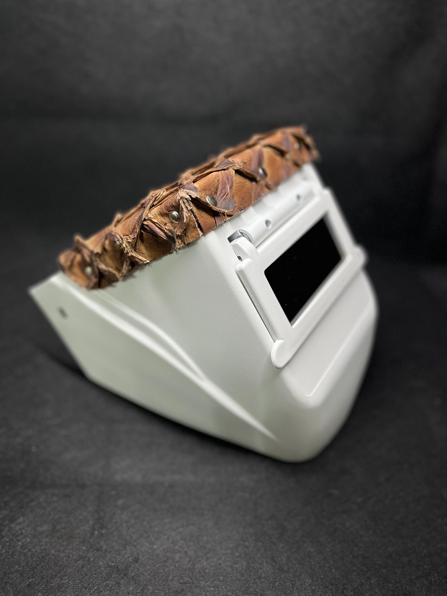 White hood with a pirarucu top bib