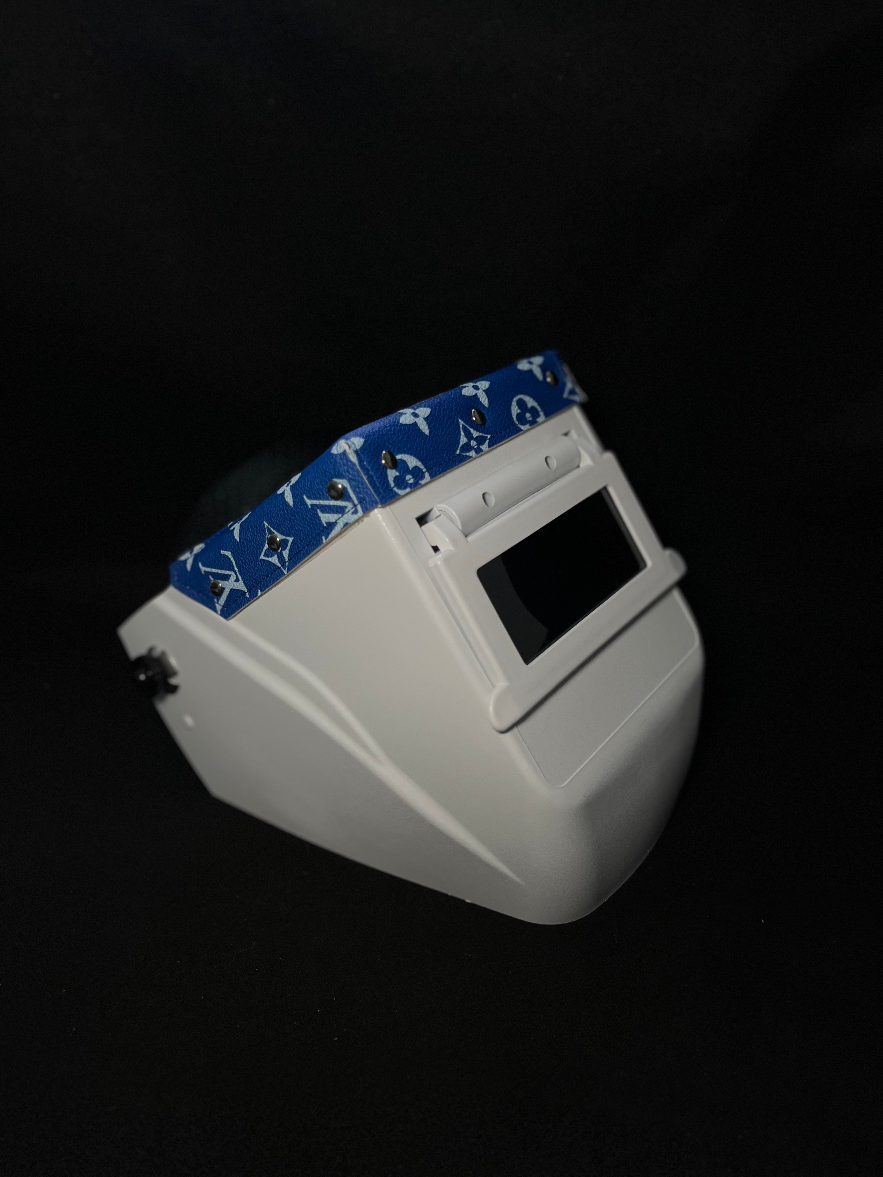 White hood w/ blue LV top bib