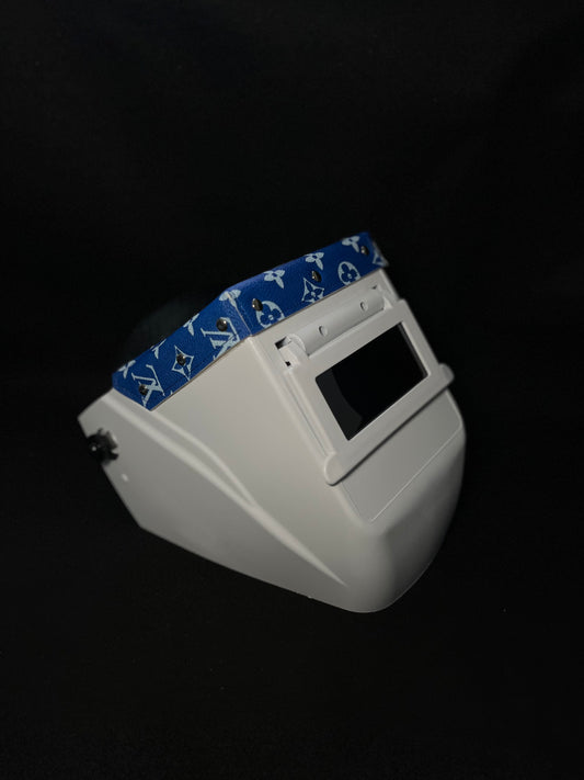 White hood w/ blue LV top bib