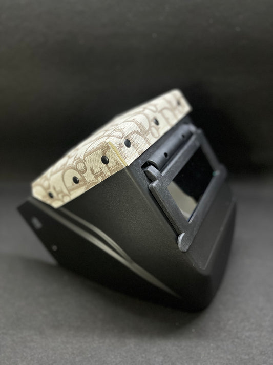 Black hood with a beige CD top