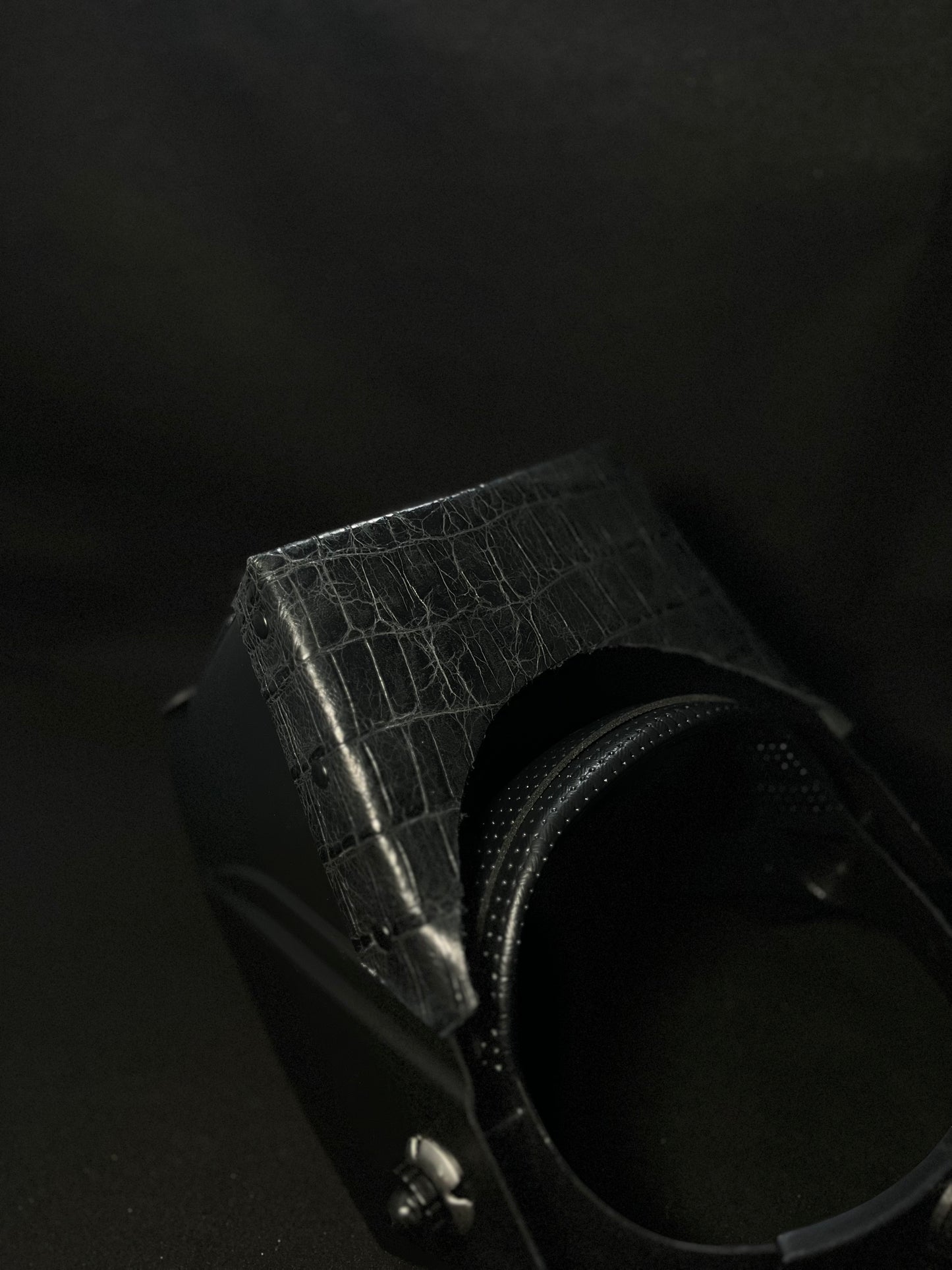 Black hood with a black gator top bib