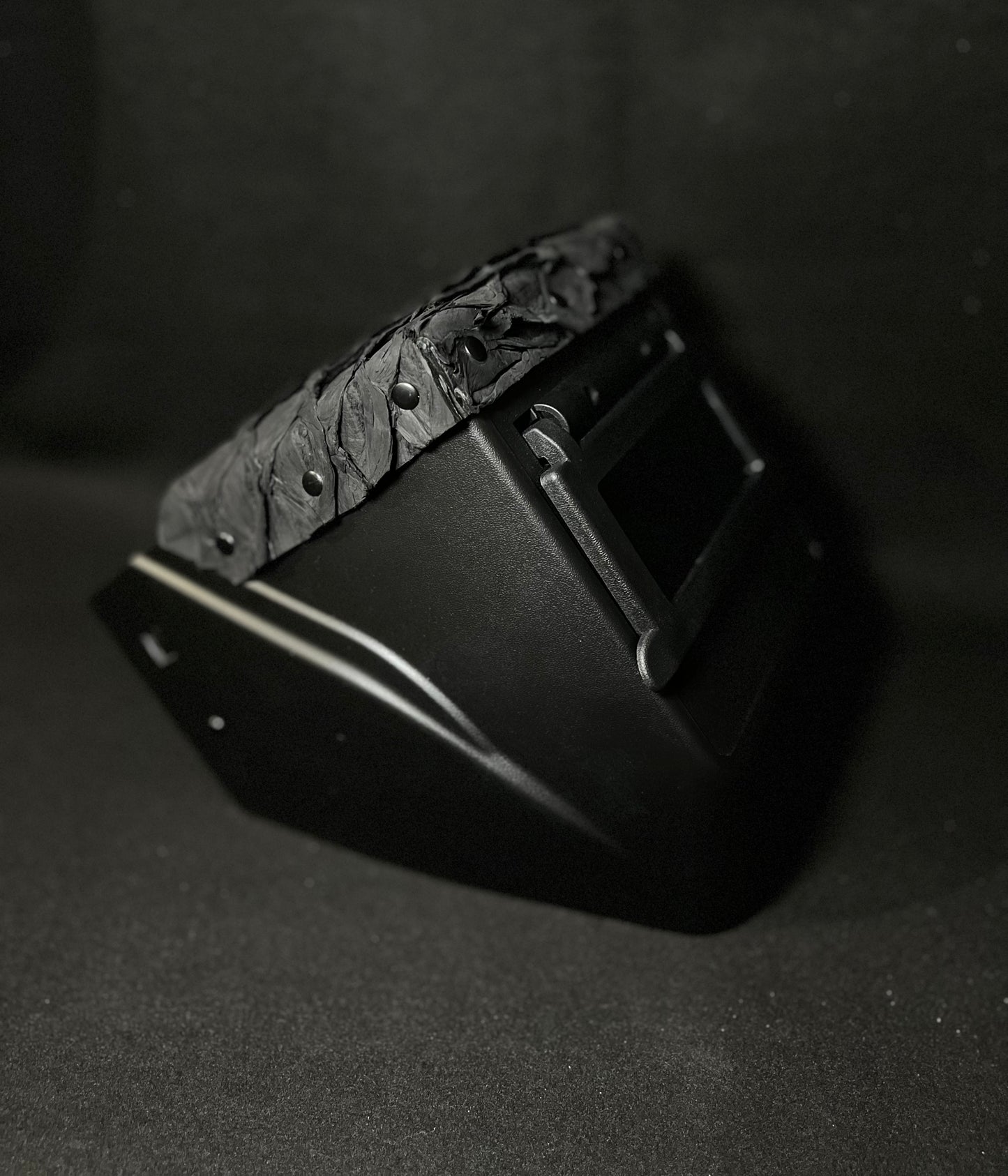 Black hood with a matte black pirarucu top bib