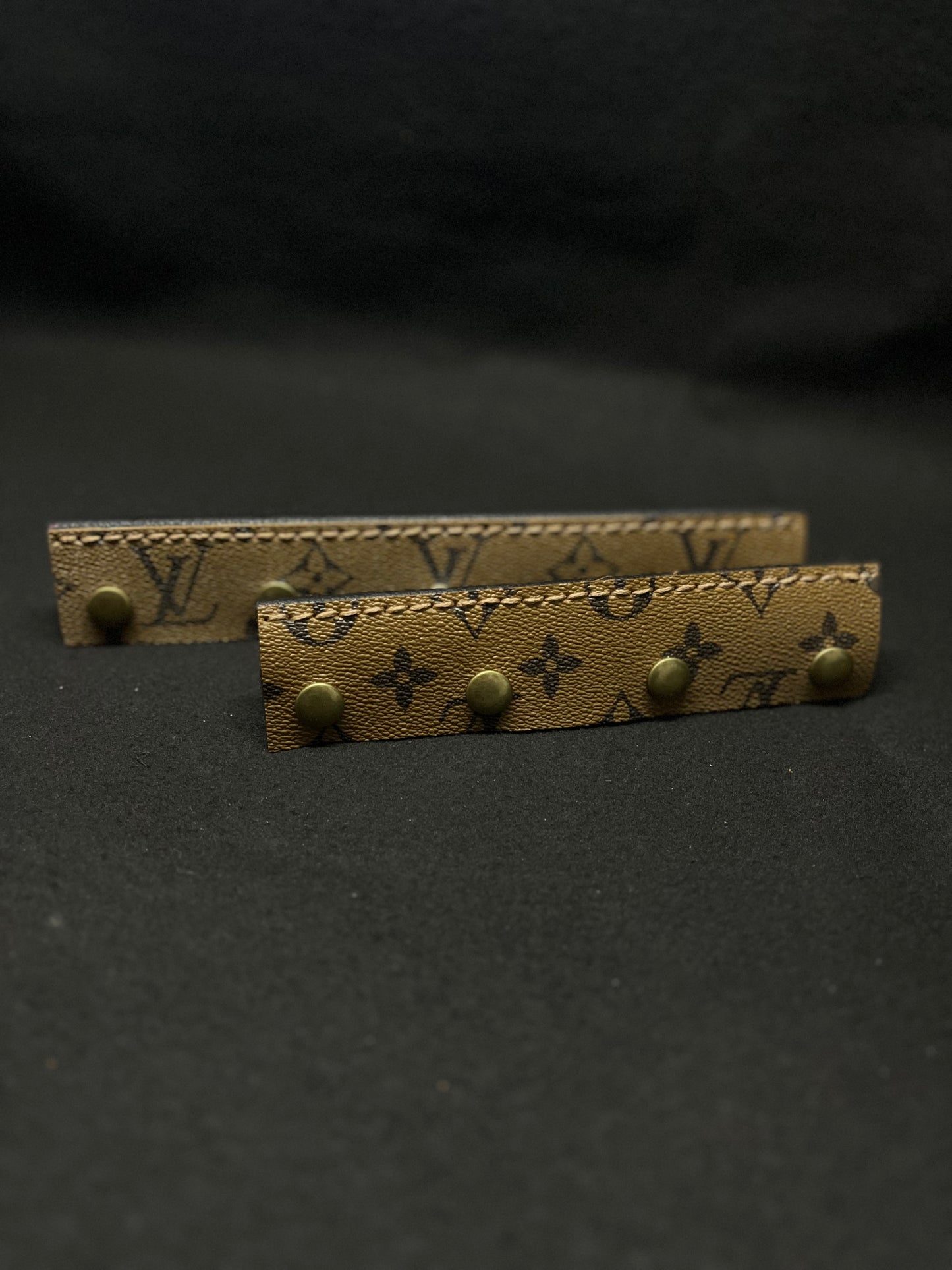 Pair of inverted lv headbands