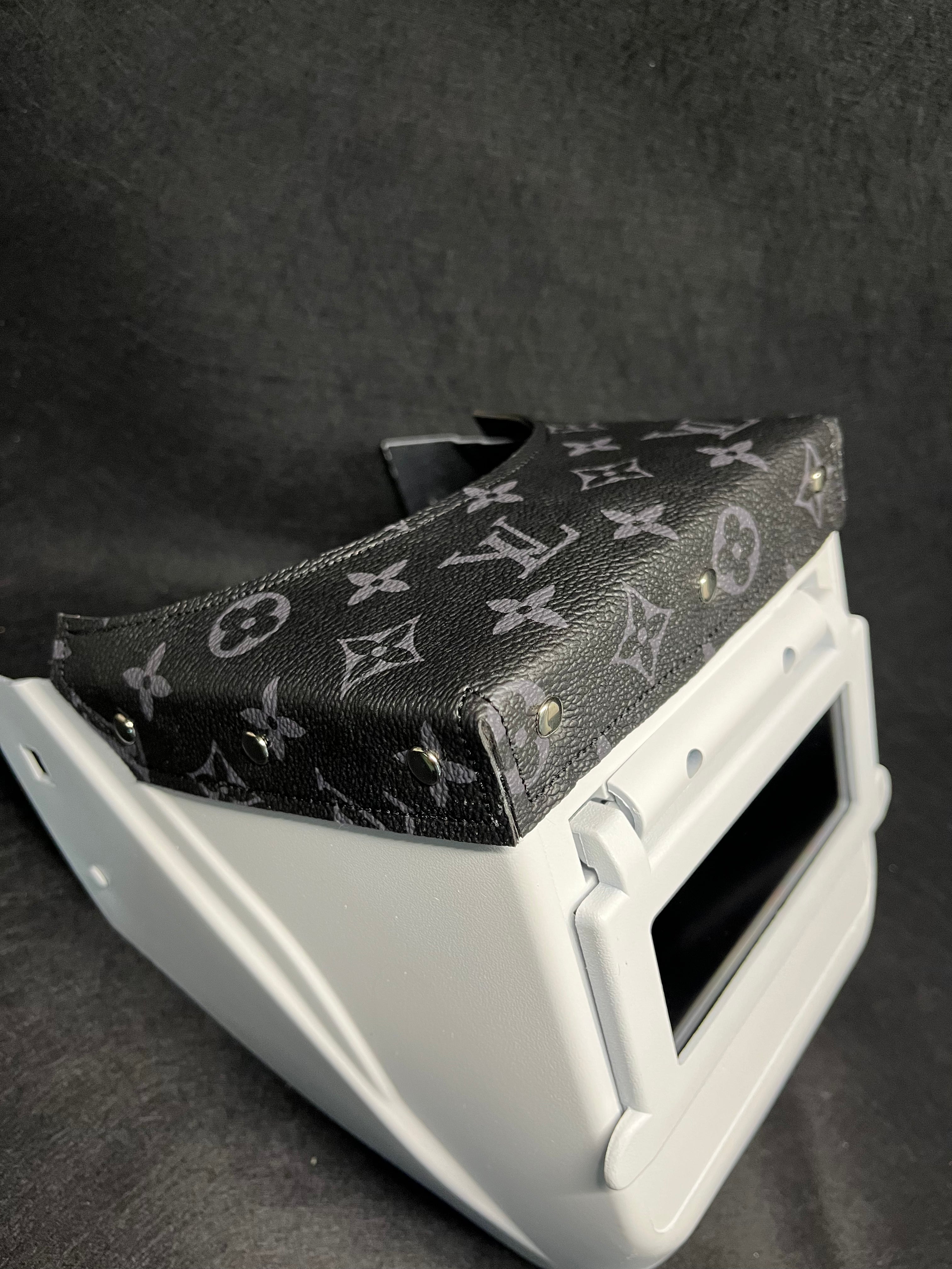 White hood w/ black top bib