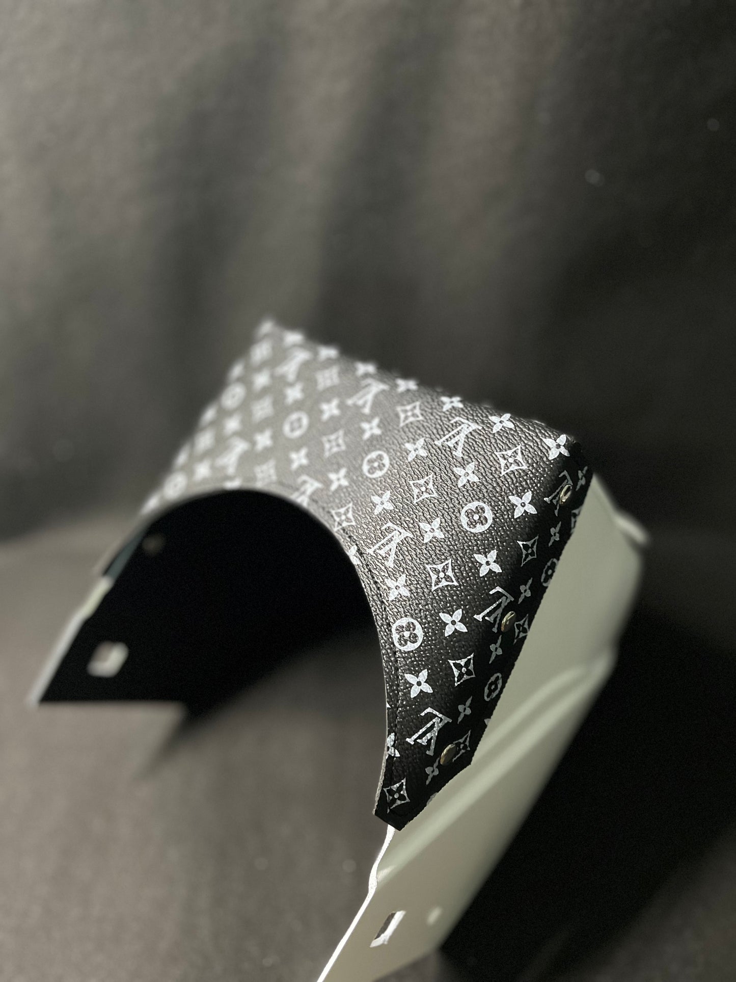White hood with white/ black LV top bib