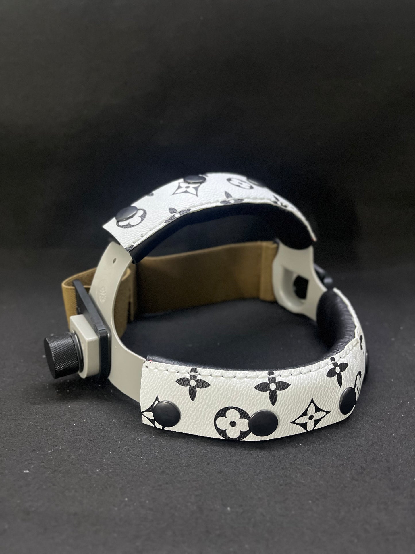 White/black set of lv headbands
