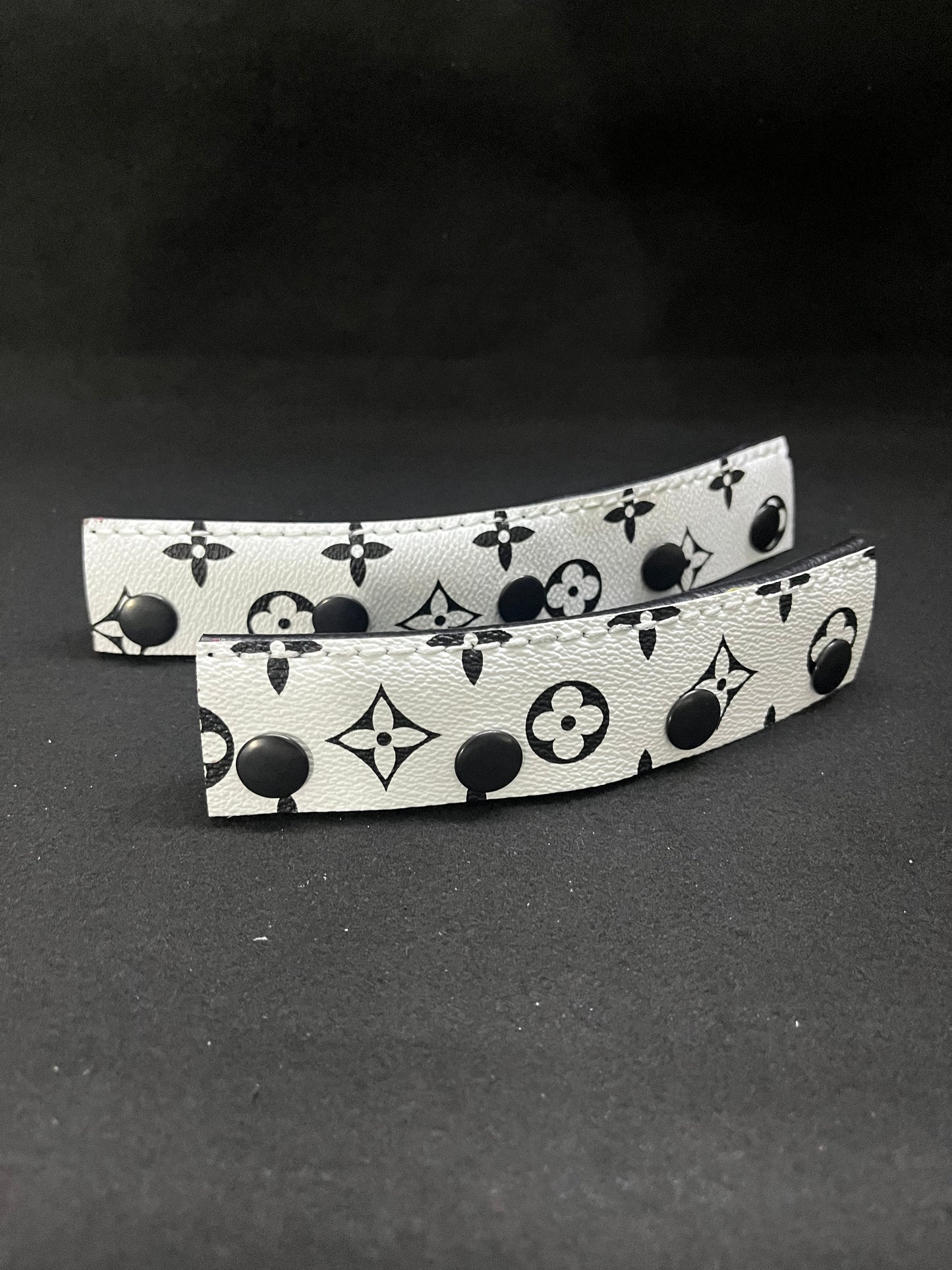 White/black set of lv headbands