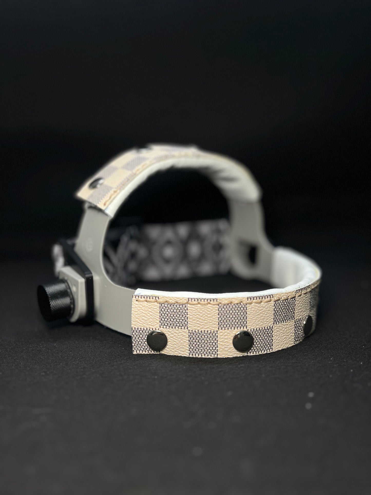Beige checkered headbands