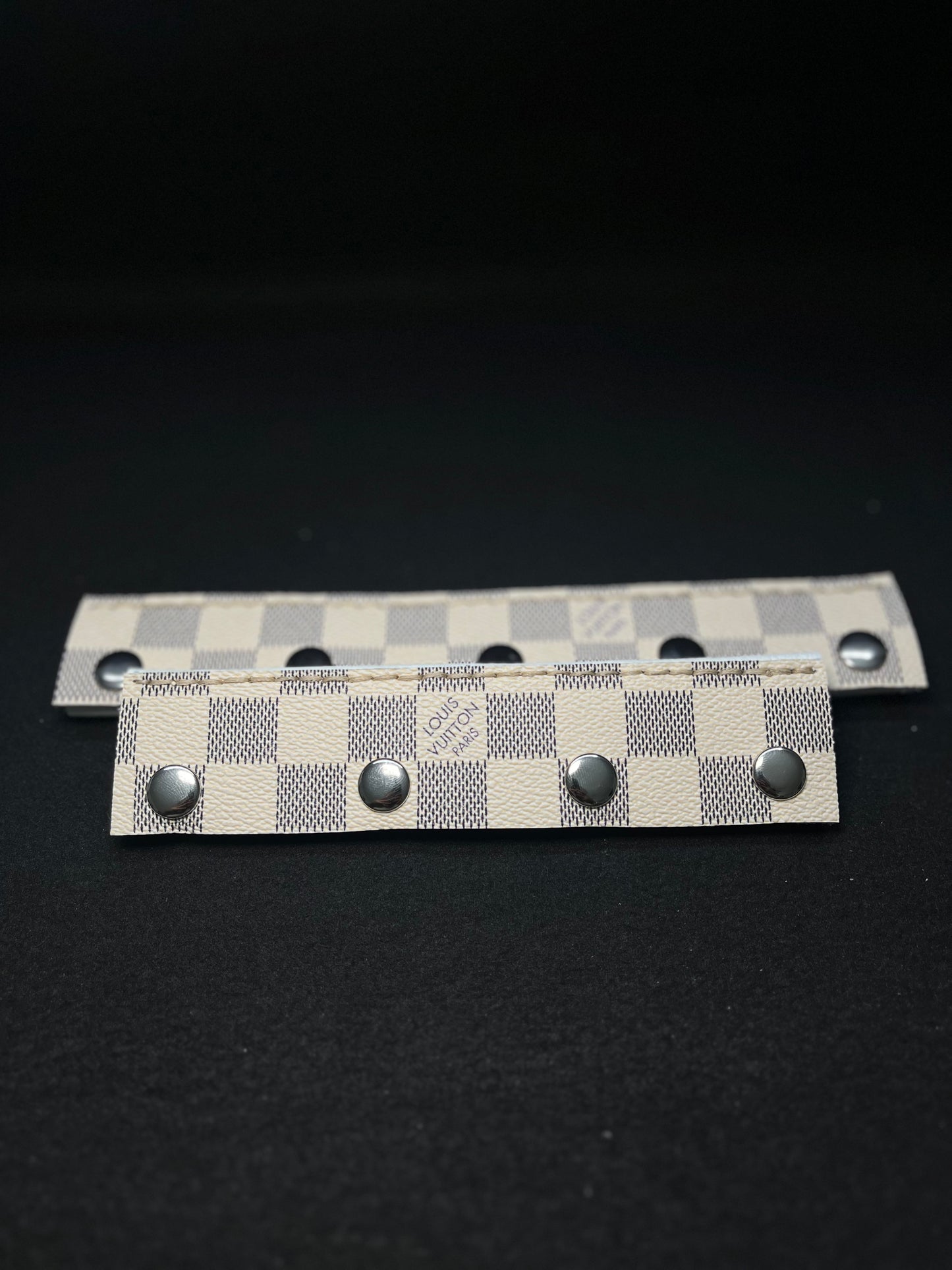 Beige checkered headbands