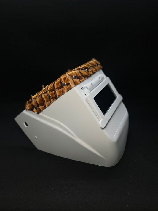 White hood with a ginger pirarucu top bib