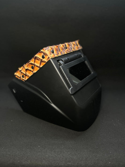 Black hood with a ginger pirarucu top bib