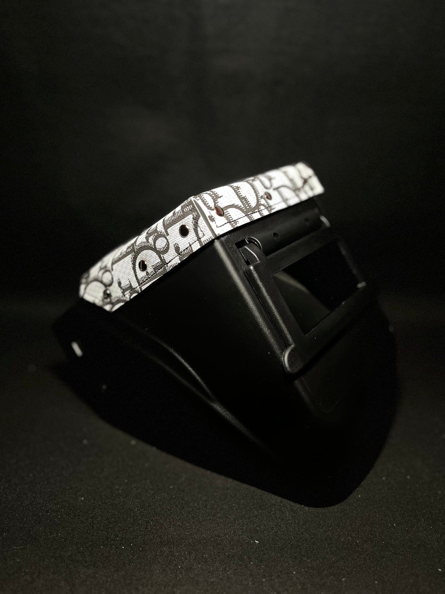 Black hood with a CD top bib