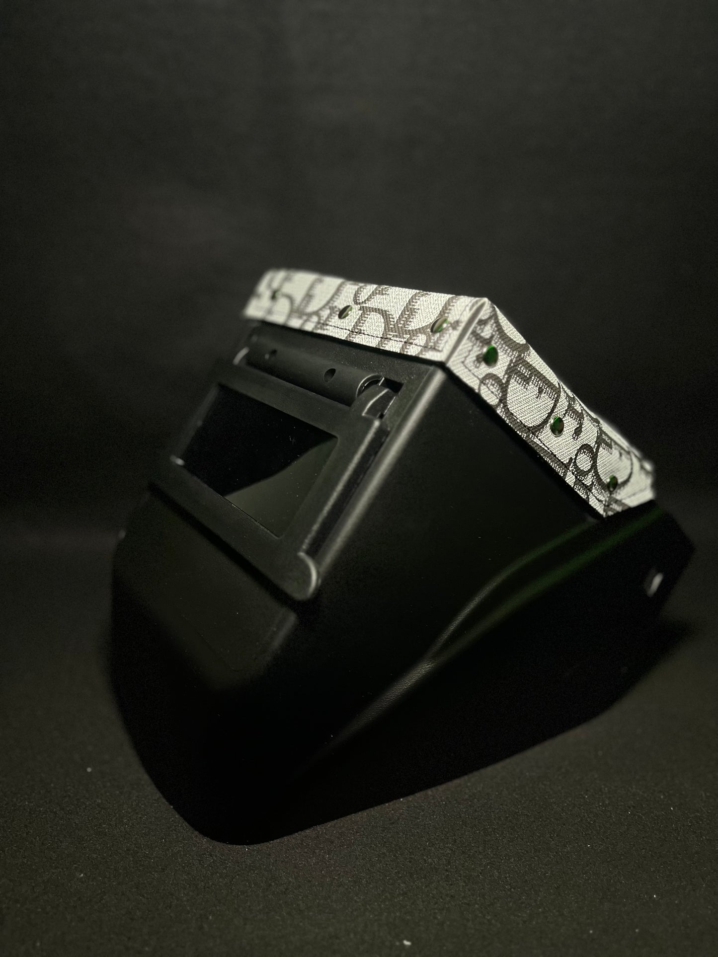 Black hood with a CD top bib