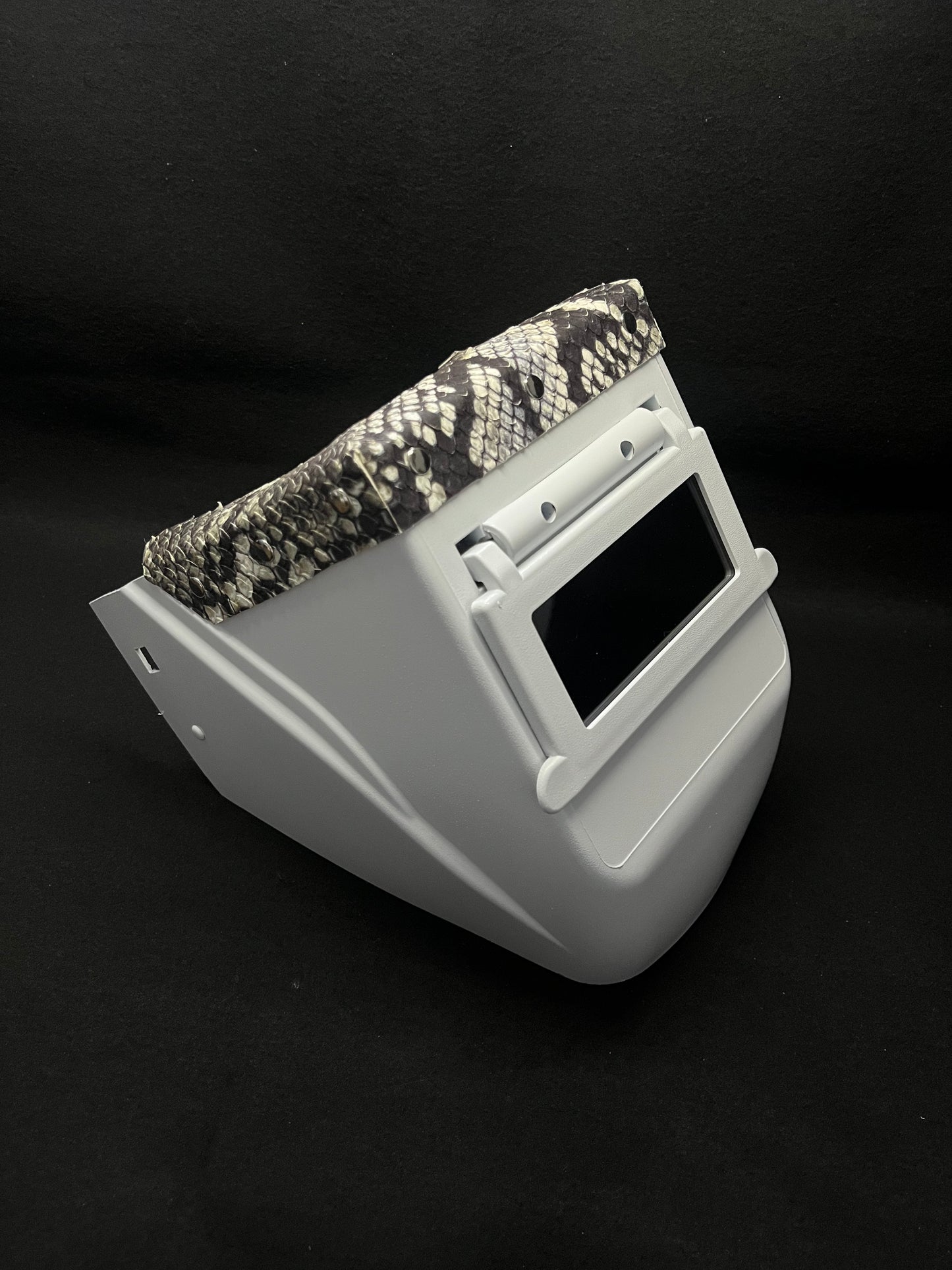 White hood with a king snake print top bib