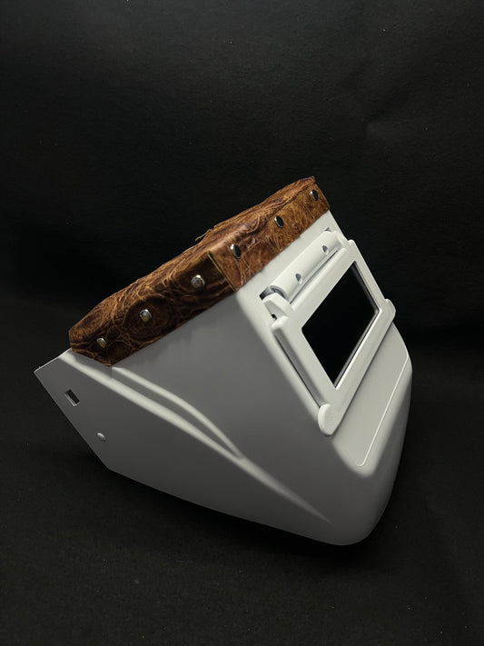 White hood with a brown gator top bib