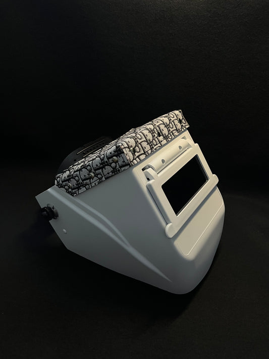 White hood with a CD top bib